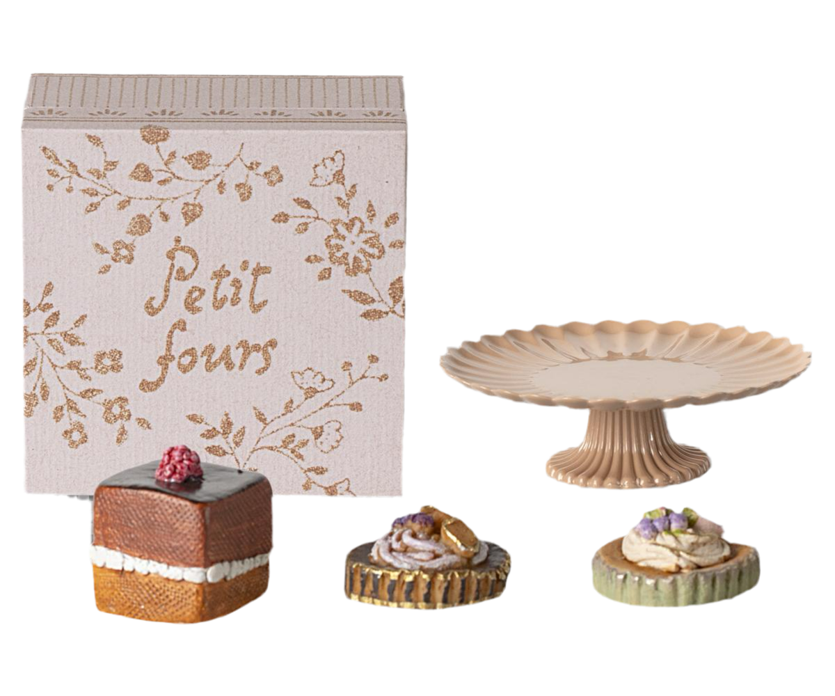 Maileg Cakes and Cakestand, Mini